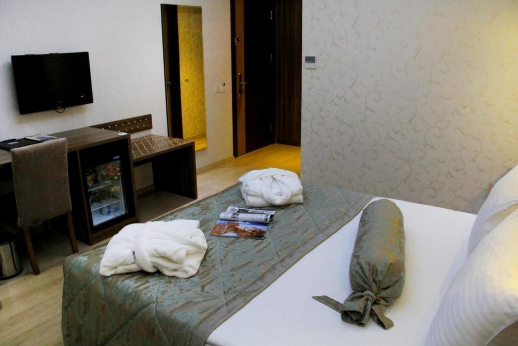 Adanava Hotel ภายนอก รูปภาพ